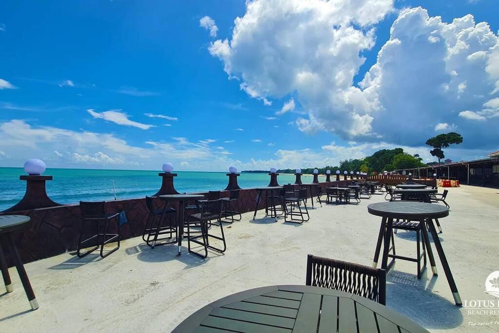 Lotus Desaru Beach Resort, 2 Bdrms, W/Splash Park Bandar Penawar ภายนอก รูปภาพ