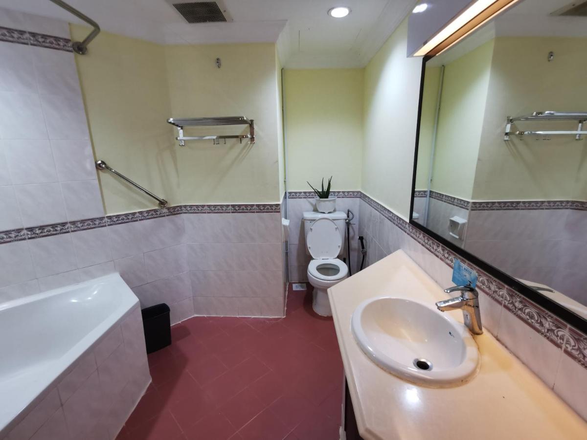 Lotus Desaru Beach Resort, 2 Bdrms, W/Splash Park Bandar Penawar ภายนอก รูปภาพ