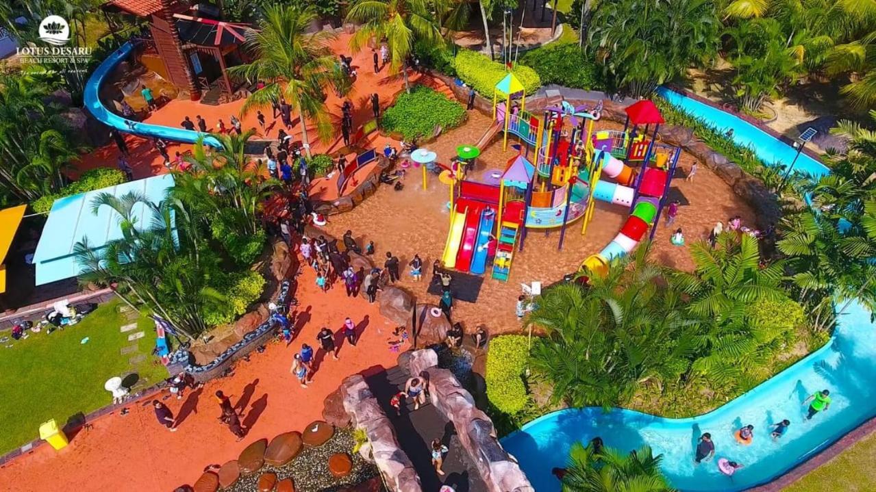 Lotus Desaru Beach Resort, 2 Bdrms, W/Splash Park Bandar Penawar ภายนอก รูปภาพ