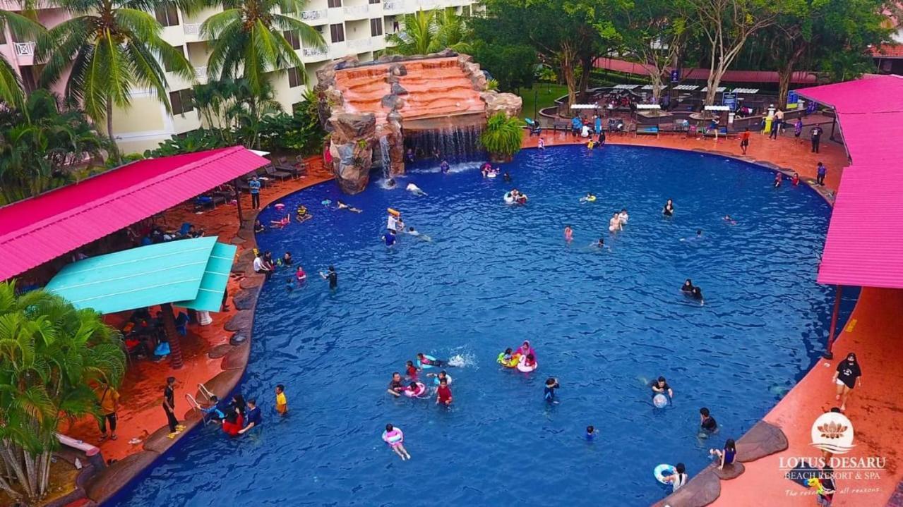 Lotus Desaru Beach Resort, 2 Bdrms, W/Splash Park Bandar Penawar ภายนอก รูปภาพ